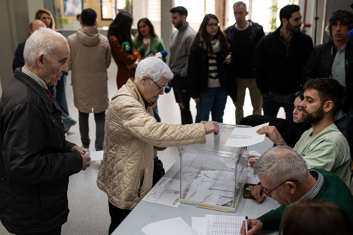 El PSOE amplía la seva avantatge al baròmetre del CIS i el PP toca fons en un any marcat per la crisi de l'habitatge