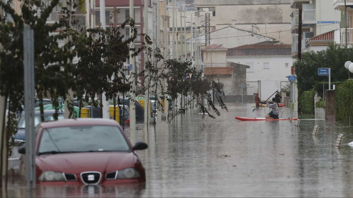 Última hora del temporal de lluvias en España, en directo | Muere una mujer en Oliva y ascienden a tres los fallecidos por la DANA Adam